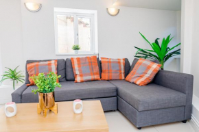 Lovely 2 Bedroom Apartment with Free parking